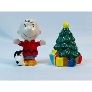 Peanuts 2011 Salt & Pepper Shakers Charlie Brown Christmas Tree Snoopy 3.5 in